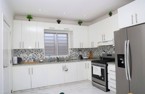 Residencial ROMANA House | Dolce Vita 3BR Pool + BBQ WIFI 5 Min Beach