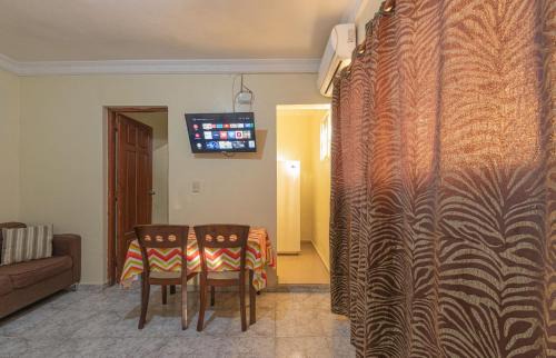 Corales del Sur House | Double Room Near SDQ Airport Fast Wi-Fi Free Parking