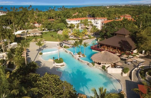 Los Brazos Villa | Escape to Paradise and Feel like Royalty in this Stunning 7-Bedroom Luxury Villa