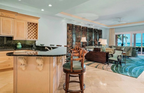 Los Lagos House | Four Bedroom Serene Villa- Tranquil Near the Beach