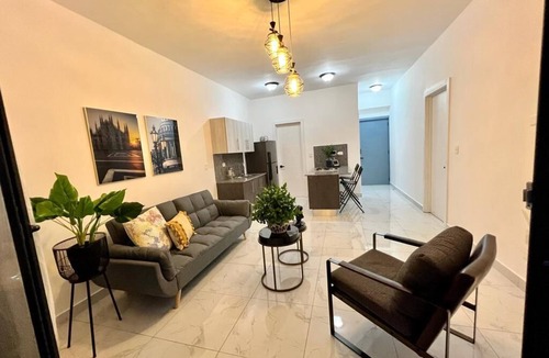 Evaristo Morales Apartment | GABBY'S HEAVENLY APARTMENT WITH JACUZZI + GYM @EVARISTO