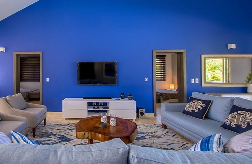 Urbanizacion Tavarez Villa | Guest-friendly central villa 3BD/3BTH, pool/basket/tennis/soccer/cable TV/WiFi
