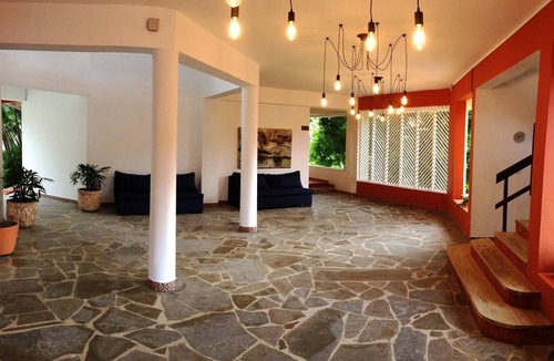 El Batey Hotel | Guest-friendly hotel room in central Sosua, free yummy breakfast