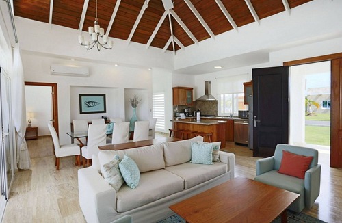 Playa Chiquita Villa | Guest-friendly oceanfront villa, private pool & golf cart, gym/tennis!