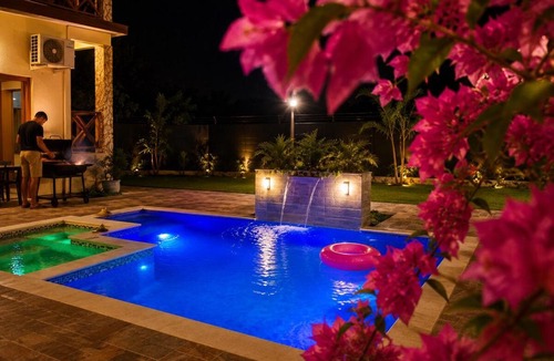 La Vega Province Villa | Hermosa Villa con vista a la montaña, Piscina, BBQ, Jacuzzi, Rio cerca