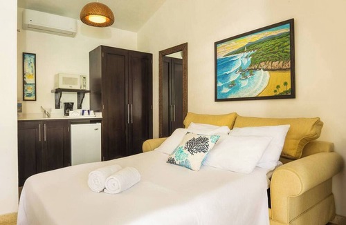 Playa Chiquita Hotel | Hotel room near Laguna beachHotel room near Laguna beach