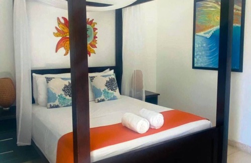 Playa Chiquita Hotel | Hotel room near Laguna beachHotel room near Laguna beach
