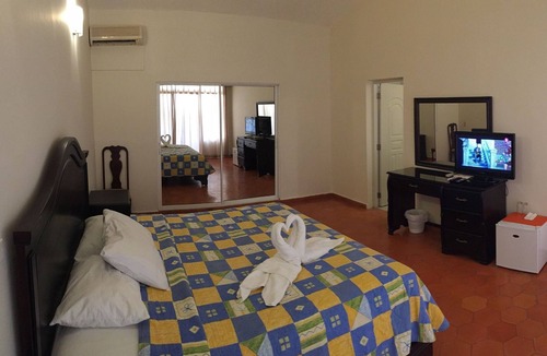 El Batey Hotel | Hotel room with breakfast, pool/restaurant/Wi-Fi/TV/AC, near everything