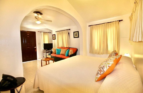 Cabarete Hotel | Hotel suite in beachfront luxury resort near shops and dining, TV/AC/Wi-Fi/pool
