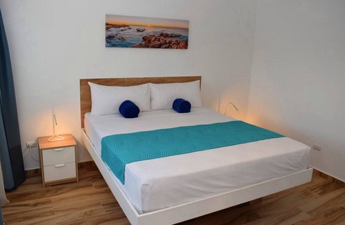 Cabarete Hotel | Hotel suite near beach, with cable TV/Wi-Fi/AC/parking, large swimming pool