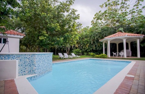 Juan Dolio Villa | Impressive villa with pool at Metro Country Club.