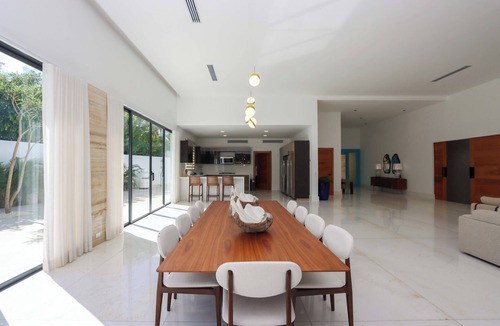 Los Lagos Villa | Impressive villa in located in a country house for vacation.