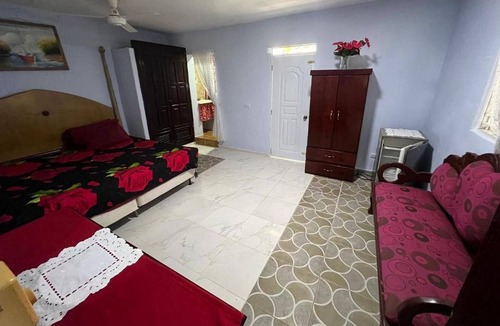 El Batey Hotel | Inexpensive room in central Sosua