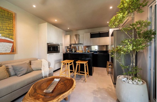 La Iglesia Apartment | Island Getaway 3BR Loft Retreat with Pool - Beach 2 mins