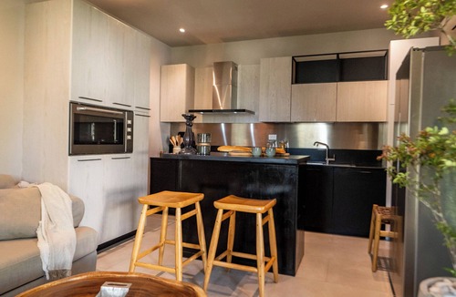La Iglesia Apartment | Island Getaway 3BR Loft Retreat with Pool - Beach 2 mins