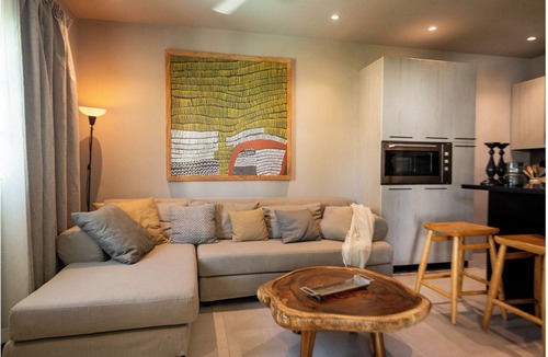 La Iglesia Apartment | Island Getaway 3BR Loft Retreat with Pool - Beach 2 mins