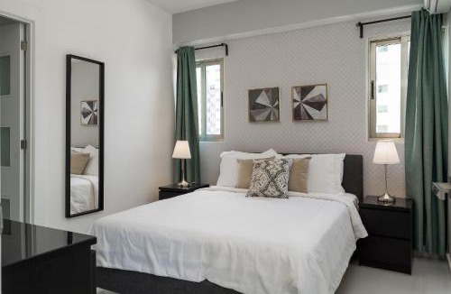 Sarasota House | JR 7 Suites by Yellowkey
