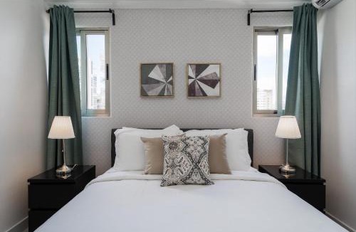 Sarasota House | JR 7 Suites by Yellowkey