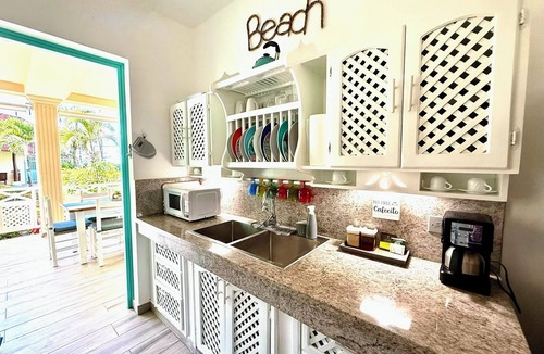 La Iglesia Apartment | La Dolce Vita Tropical Beachfront Apt 2