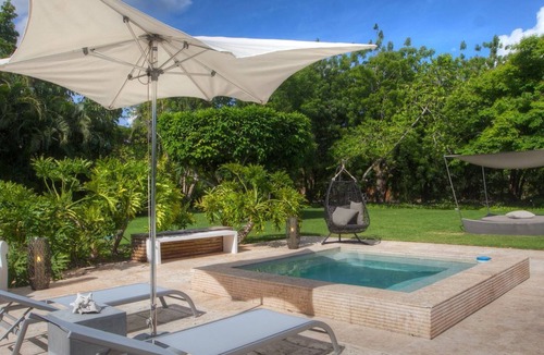 Los Lagos House | Luxurious Contemporary Villa Walking Distance to Ministas Beach