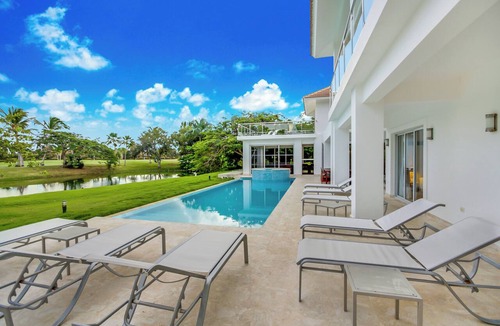 Bavaro Villa | Luxury 8BR Caribbean Golf Villa - Private Chef, Pool, Jacuzzi & Golf Views