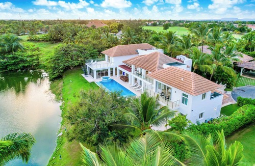Bavaro Villa | Luxury 8BR Caribbean Golf Villa - Private Chef, Pool, Jacuzzi & Golf Views