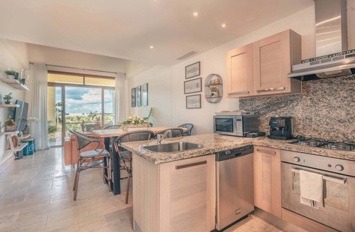 Los Altos Apartment | Luxury Golf Front Apartment with Pool Access