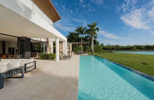 Punta Cana Villa | Luxury Punta Cana Resort Lakefront Villa 5BR Beach Access Staff Included