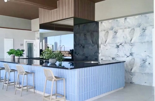 Evaristo Morales Apartment | Luxury Suite with Workspace, Pool & City Views