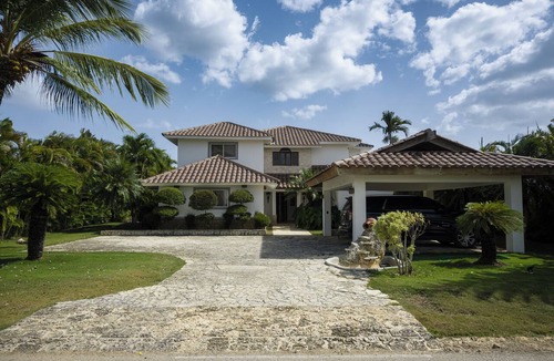 La Estancia House | Luxury Villa Near Casa de Campo & Golf Club