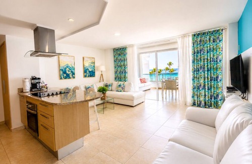 Villas Del Mar Apartment | Marbella | 120 M2 Beachfront Pool FastWiFi