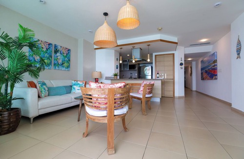 Villas Del Mar Apartment | Marbella | Beachfront Pool Full Kitchen