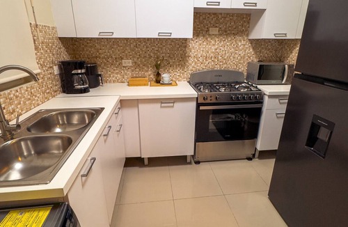 Veron House | Milyleo Home, Your Caribbean Hideaway – Private Jacuzzi & Tropical Comfort