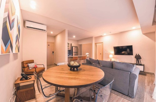 Downtown Santo Domingo Apartment | Modern flat for 3 in Piantini | Gym & pool access