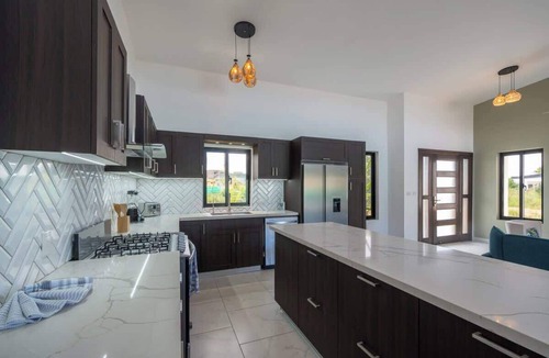 La Mulata House | New All King A/C in Living Room Privacy