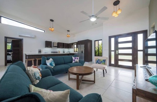 La Mulata House | New All King A/C in Living Room Privacy