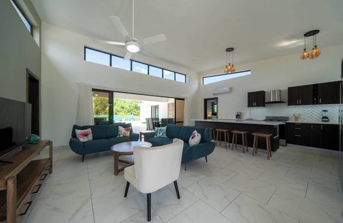 La Mulata House | New All King A/C in Living Room Privacy