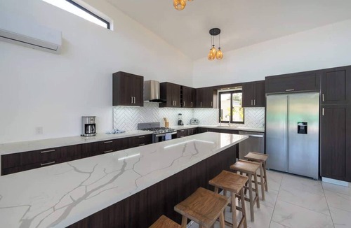La Mulata House | New All King A/C in Living Room Privacy