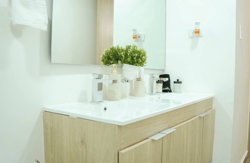 Punal Apartment | New Glam apartment<Pool~Gym~ Fast Wi-Fi ~City~A/C