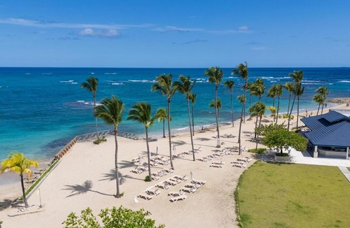Ensanche Miramar Apartment | Oceanfront Paradise Beach Resort Escape