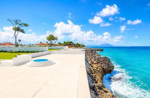 Playa Chiquita House | Oceanfront Paradise | Cliffside Spa & Pool in SOV
