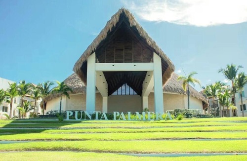 Punta Cana Village Apartment | OCEANFRONT Punta Palmera ~1 BR apt. with KITCHENETTE & Private Beach