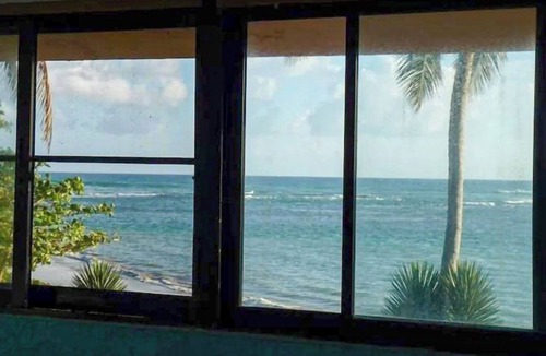 Costambar House | Oceanfront Villa, Calm Crescent Beach, Sleeps 6, Perfect for Families