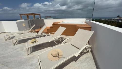 La Iglesia Villa | Oceanview Villa - Starlink - Pool