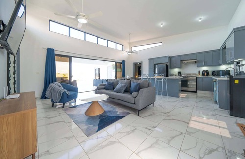 La Mulata House | Open-Plan Pool Villa 3 Suites Casa Linda