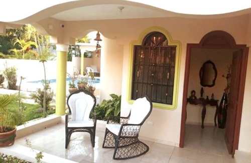 Barrio Las Yaguitas Villa | Peaceful culdesac orchid villa, pool, work ergo