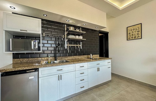 Villas Ana Maria Apartment | Penthouse 1-bed apartment with AC, Strong-WiFi, 24/7 GYM, Pool in vibrant Sosúa
