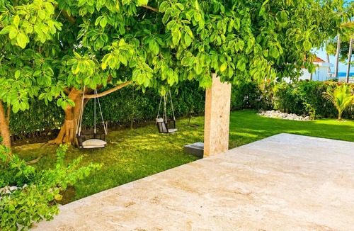 Playa Chiquita Villa | Private Pool Villa | Large Yard & Sleeps up to 9