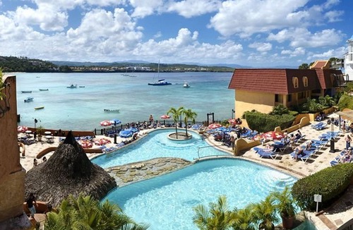 El Batey Hotel | Private suite with sea views in oceanfront resort