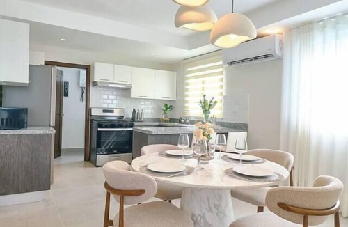 Bella Vista Apartment | ®(The~LUX~Natural~Art) @DowntownSD +Pool+Gym+2BR